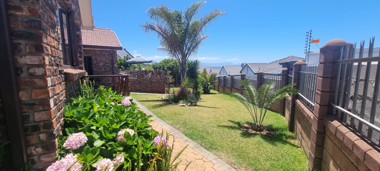 4 Bedroom Property for Sale in Hartenbos Heuwels Western Cape